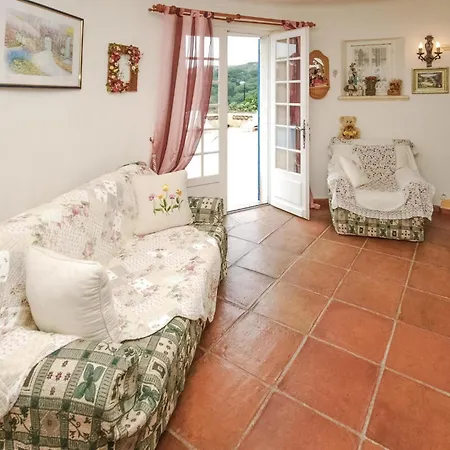 Nyaraló In Maxime With Kitchen